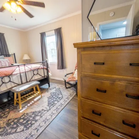 Newly Renovated Amazing Lake Retreat! Sleeps 11- Walk to Water & Boat Ramp!