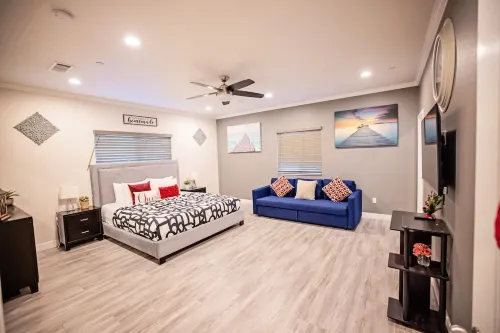 #3.Upstairs Disneyland8minutes*Anaheim Convent*littleSaigon*Beaches