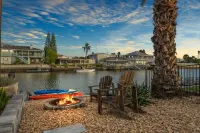 Waterfront home w/ direct gulf access + pool + hot tub + activites!