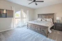 NEW! Hidden mini movie theater, Game room, Putt putt, Pool, & MORE Hoteles cerca de University of Advancing Technology