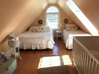 Waterfront Home, Large Property with Pool, Discount for Monthly/Seasonal Rentals