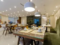 Hotel Duas Nações โรงแรมใกล้จัตุรัสรอสซิโอ