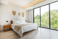 Luxury 2BD Condo 3 blk from 5th Ave W/Pool&Parking