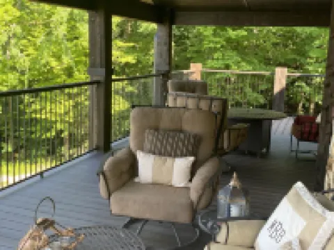 Luxurious Lakefront Retreat