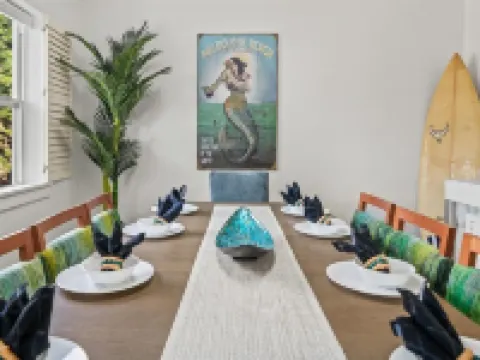 4/4 Home w/ Pool & Hot Tub – Steps from the Beach! 墨爾本海灘酒店