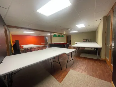 Quiet Spacious 5-Bedroom House or Crafting Retreat in Chilton, WI! Отели в г. Рантул