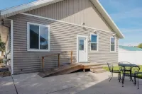 Perfect Cottage. Sleeps 11, 5Bd, 3Br, Media/Game Room, Large Yard, Fire Pit