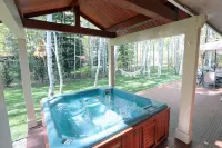 A comtemporary home that is great for families & large groups just 6 miles North