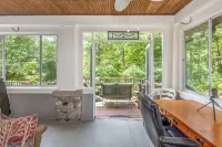 Riverfront stone cottagePrivate dock & boatsPersonal spaprivate resort