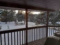 In town home- above the 1880 train.  Walk to Main St!— recently updated! Hotels in Hill City