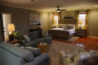 Willow Pond Nashville, A Private Luxury Five-Star Farmhouse Great for Lg Groups!