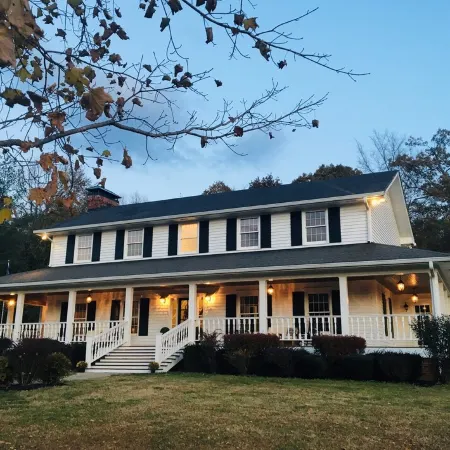 Willow Pond Nashville, A Private Luxury Five-Star Farmhouse Great for Lg Groups!
