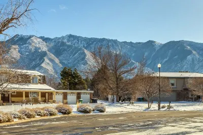 Mountainside Oasis Peaceful 1.2 Acres Close to Mountains and 20 Min to the City
