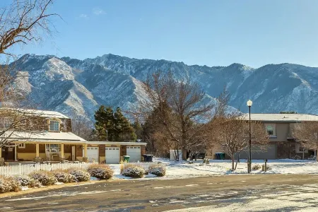 Skiers Dream Location Beautiful Large Home Close to All Ski Resorts and Downtown