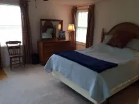 Quaint Country Cottage, Mountain Views, VT/Radford/VA Families Haven!