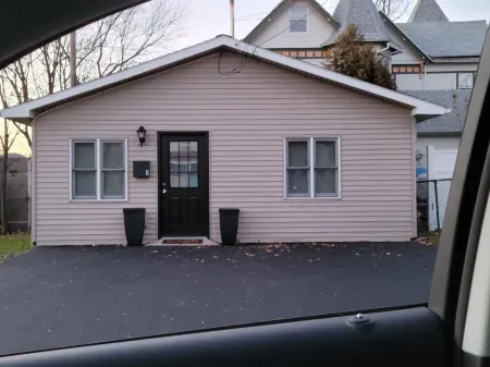 Charming Cottage in the Heart of Catskill & Pet Friendly Отели в г. Катскилл