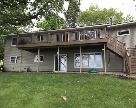 Sandy Beach, Level Lot, 4Br 2BA, 110' Shore, 2-Miles to Alexandria-License #1802 Hotels in La Grand Township