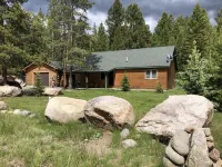 Outstanding Crandall Cabin minutes from Yellowstone, ready for your adventure!