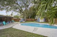 ENTIRE Home, POOL, LANAI/PORCH, Private BAR, MINUTES to Beach, FULLY STOCKED!! - 私人泳池
