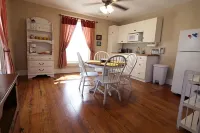 Sterle Historical Home in Downtown Temple - 3 Bedroom Apartment Hotels in Temple