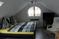 Newly renovated, cozy cottage with great comfort, pets welcome.