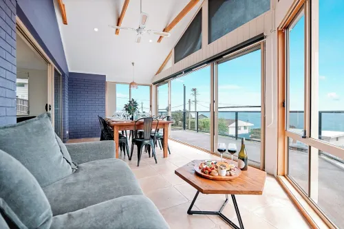 Retreat by the Sea – Coastal Escape with Cozy Spa & Panoramic Ocean Sunset Views - Wifi