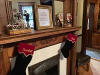 Hilltop Manor,  Celebrity themed rooms.