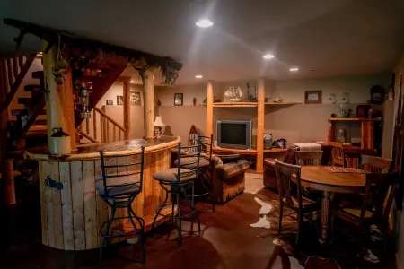 Private Lodge Black Hills, Kids<10Yrs Free, Custer Rushmore Call 4 <10 Grp Rates