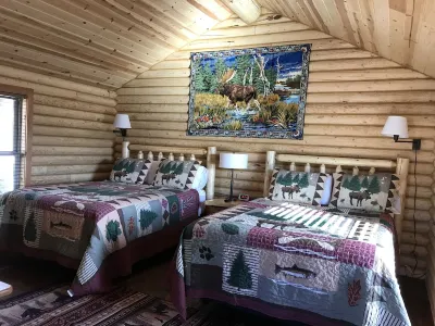 Moose Log Cabin in Paradise Valley 27 Miles from the North  to Yellowstone Park. Hotels near Chico Hot Springs