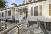Sale! 5Star Reviews Luxury2 Bedroom House Pool, Steps from Ocean/Beach, Sleeps 4