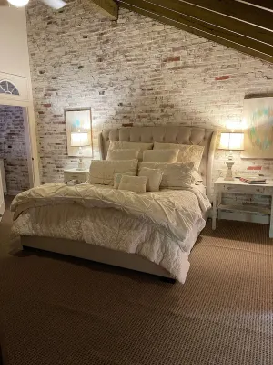 Charming 2 bedroom condo in the heart of beautiful Natchez, MS.