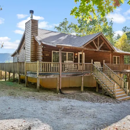 Secluded Wood Cabin-Amazing Mtn Views, Hot Tub, WiFi