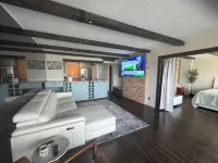 Modern 1-bedroom Penthouse Suite  fitness room, WiFi in delightful Pompano Beach