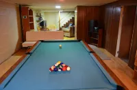 Summer dates available close to Lake MI & downtown! Pool table, Grill & Fire Pit
