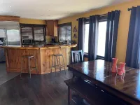 Cozy 8 Person Chalet on the Bay