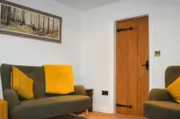 2 bed Cosy cottage in the village of mersham Ashford nextdoor to pub and shop.