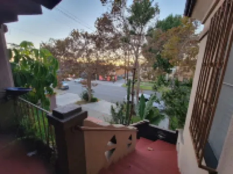 Chic 3-bedroom apartment near Carthay and 10 minutes to Rodeo Drive. A+ location Hotels in Beverly Hills