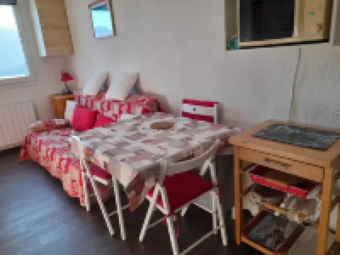 Accommodation for 6 people, Mont Blanc view and at the foot of the slopes 薩莫安斯酒店