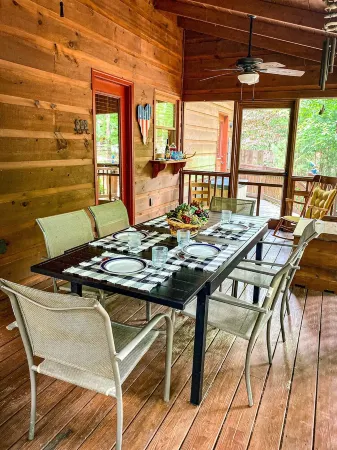 Cozy Nature Escape at Coosawattee - Fall Specials!