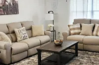 Townhouse mins to UofL & KY Exposition Center Hotels in Jeffersonville Township