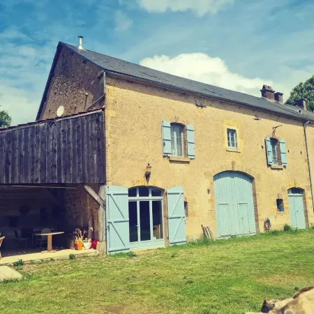 Magnificent typical Morvan house with swimming pool