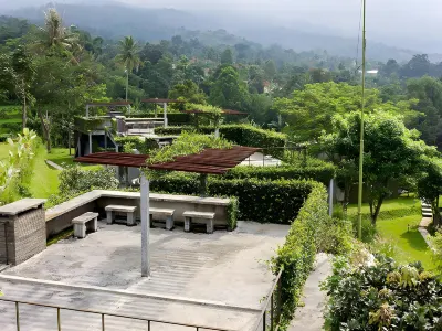Tea Garden Resort Hotel dekat D'Castello