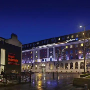 Radisson Blu Hotel Leeds City Centre Hotels near Leeds City Museum
