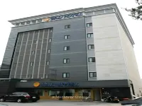 Bali Tourist Hotel Отели рядом с достопримечательностью «Олимпийский парк»