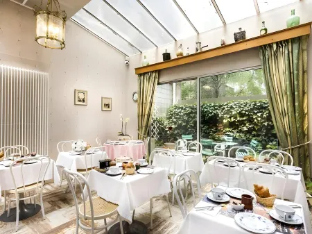 Hotel le Clos d'Alésia Отели рядом с достопримечательностью «Катакомбы Парижа»