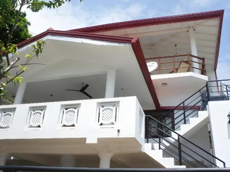 Sam's Guest House Отели рядом с достопримечательностью «Унаватуна»