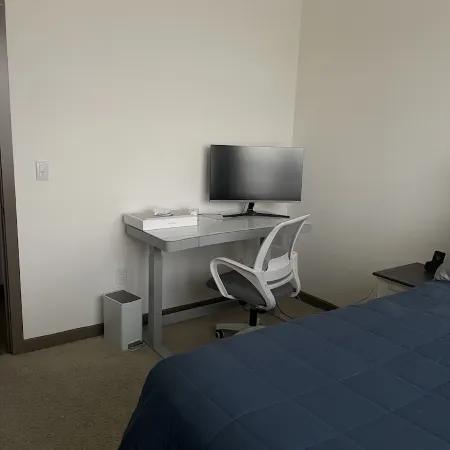 Fully Furnished Apartment in Addison, walking distance to great Restaurants