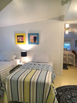 Best Union Pier Getaway. Steps to the Beach. Fenced Yard,Fire Pit, Weber Grill