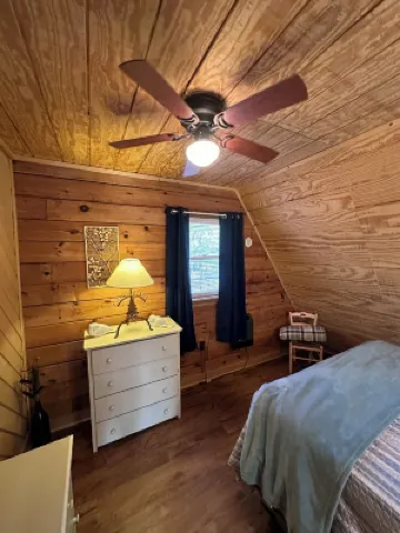 Hidden Gem in the woods with hot tub