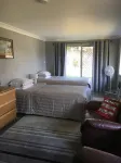 Studio at 60.Private Apartment, Close to Beaches and Cafes. Breakfast Included.